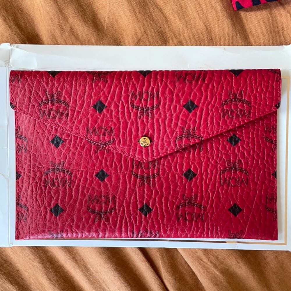 MCM red clutch